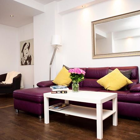 Apt 1, Trafalgar Square 1St Floor By Indigo Flats London Exterior foto